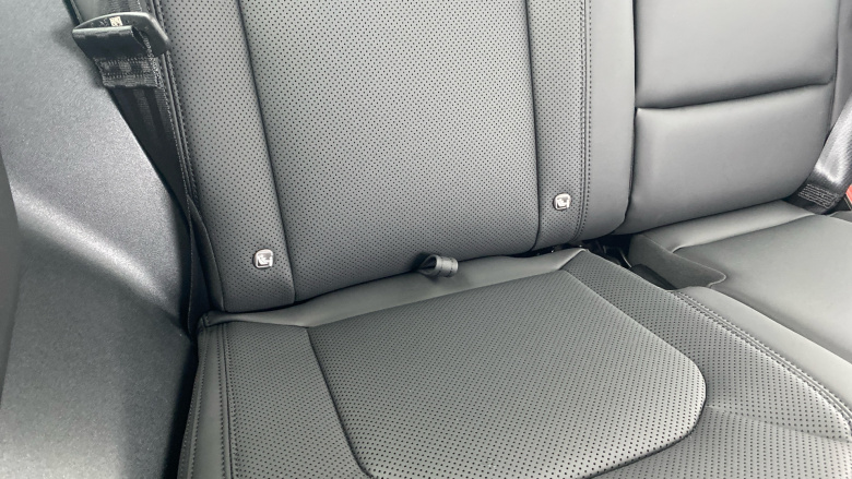 Land Rover Defender 3.0 D250 X-Dynamic SE 90 3dr Auto Diesel Estate